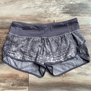 Lululemon Hottie Hot Athletic Tie Die Grey Lined Short SZ 4 2.5” Zip Pocket